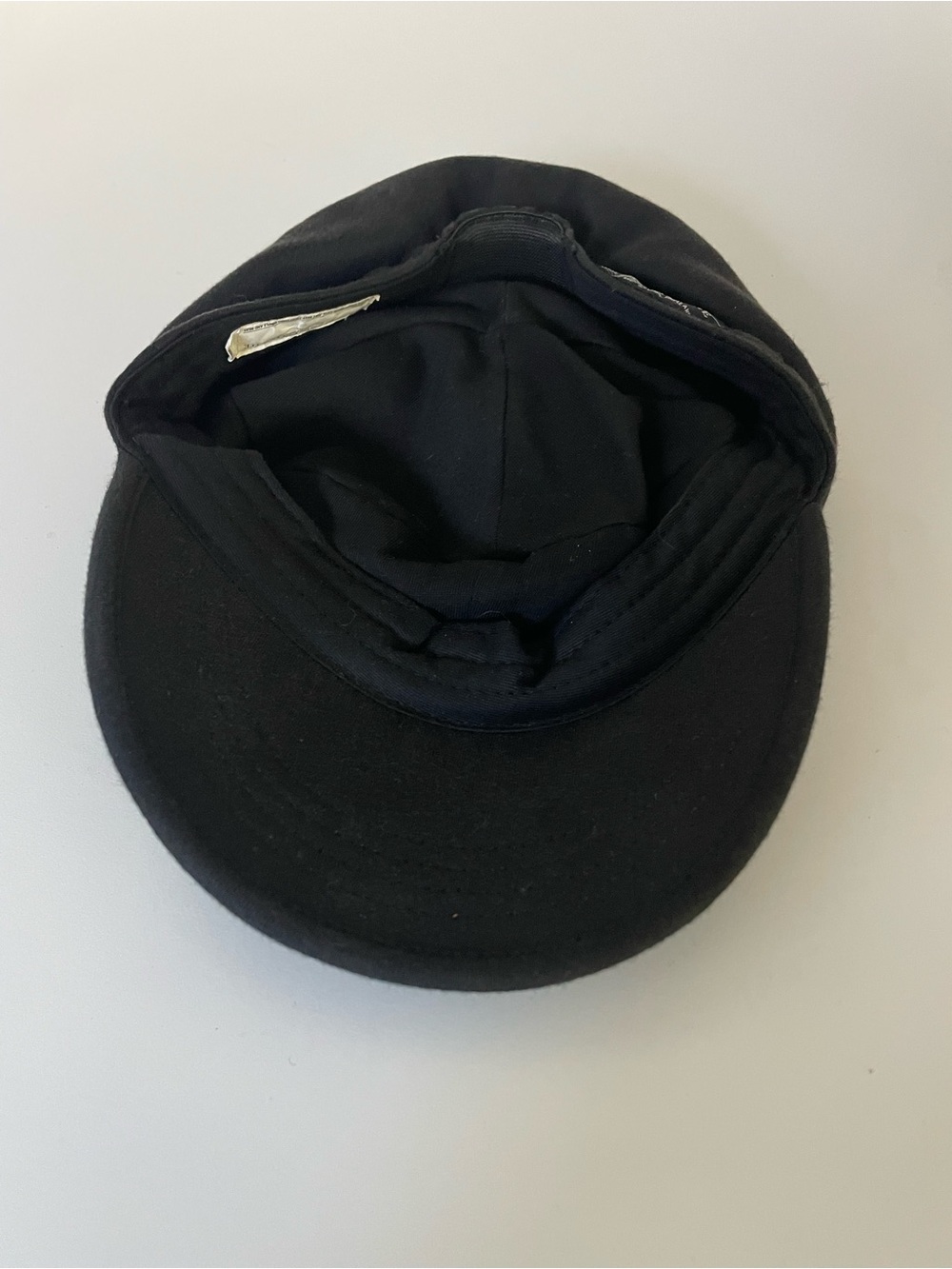 White Chocoolate black newsboy cap with elastic back strap - Picture 3 of 5